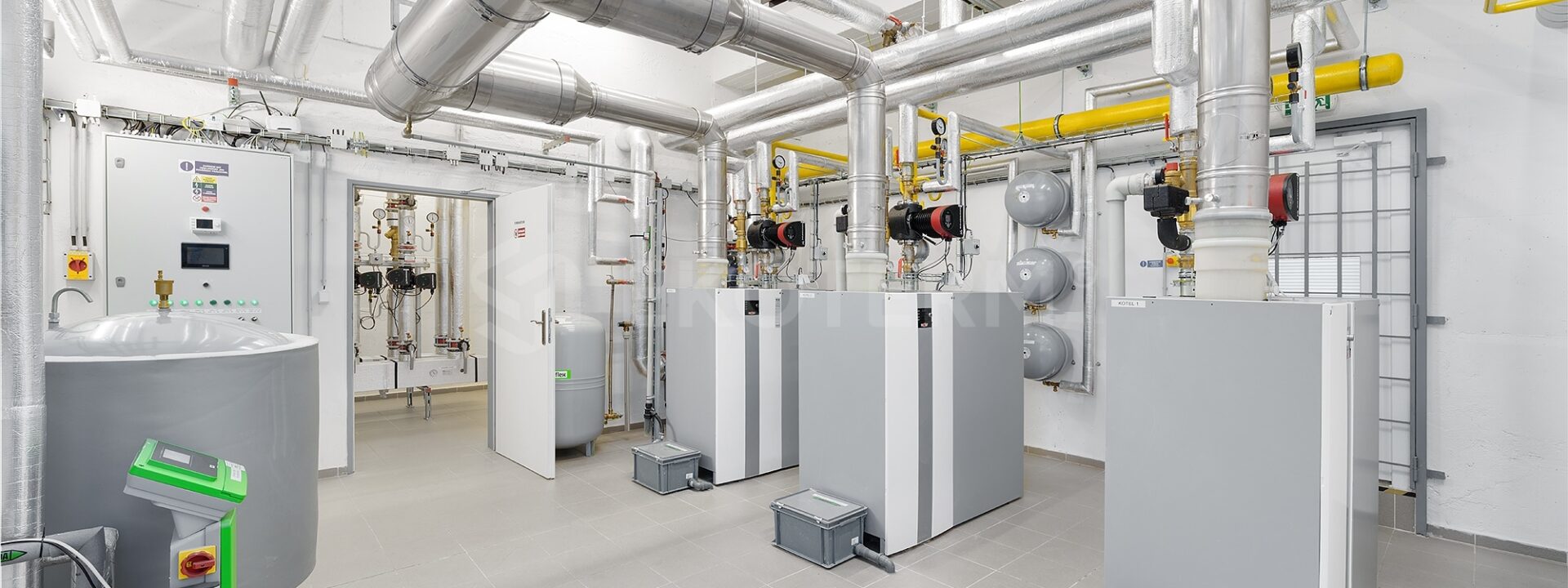 rekonstrukce kotelny 900 kW Střešovičky – detail rozvodů v kotelně