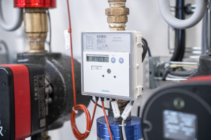 pracovník EKOTERM při servisu kotelny – rekonstrukce a modernizace kotelny