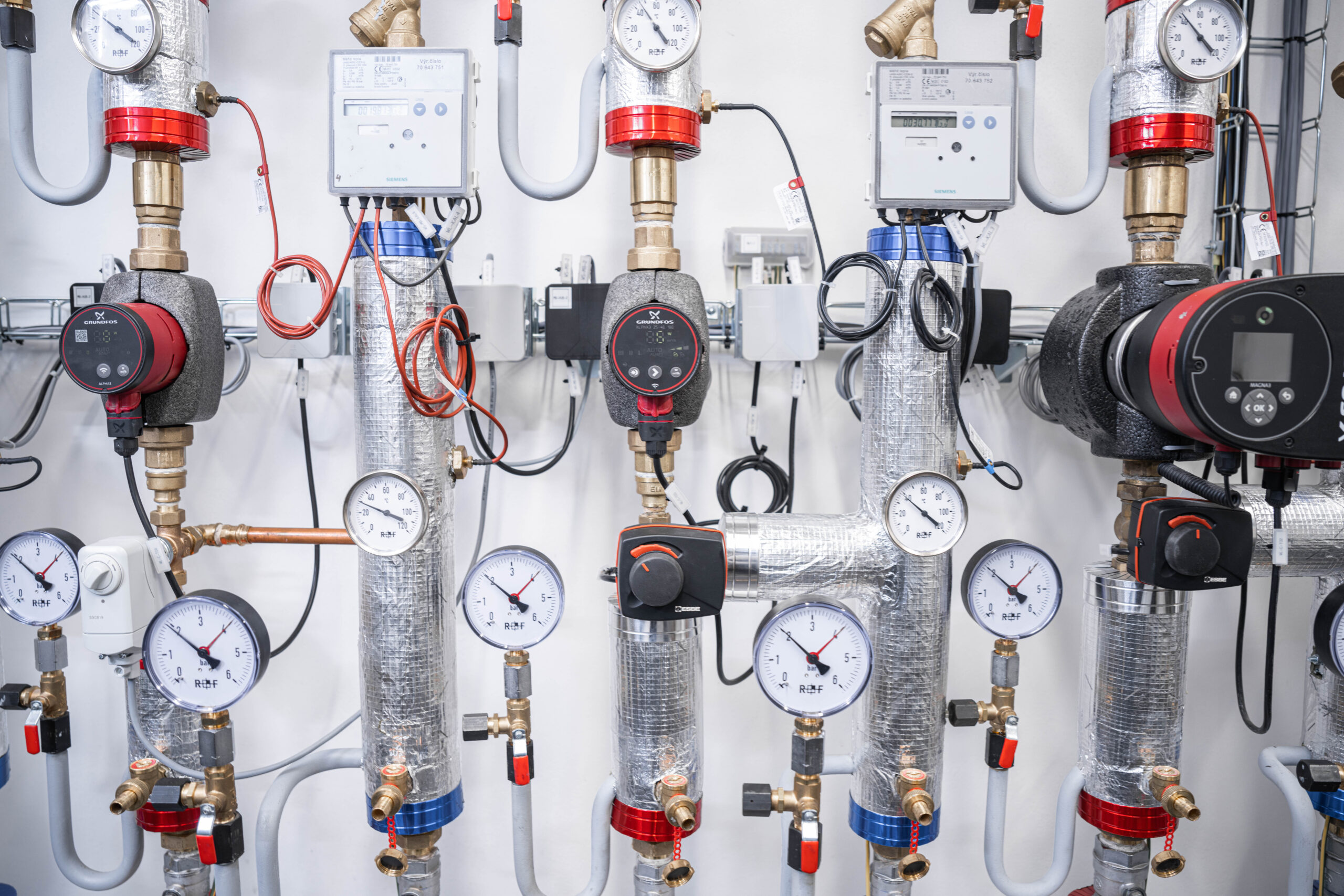 servisní technik EKOTERM při údržbě kotelny – rekonstrukce a modernizace kotelny