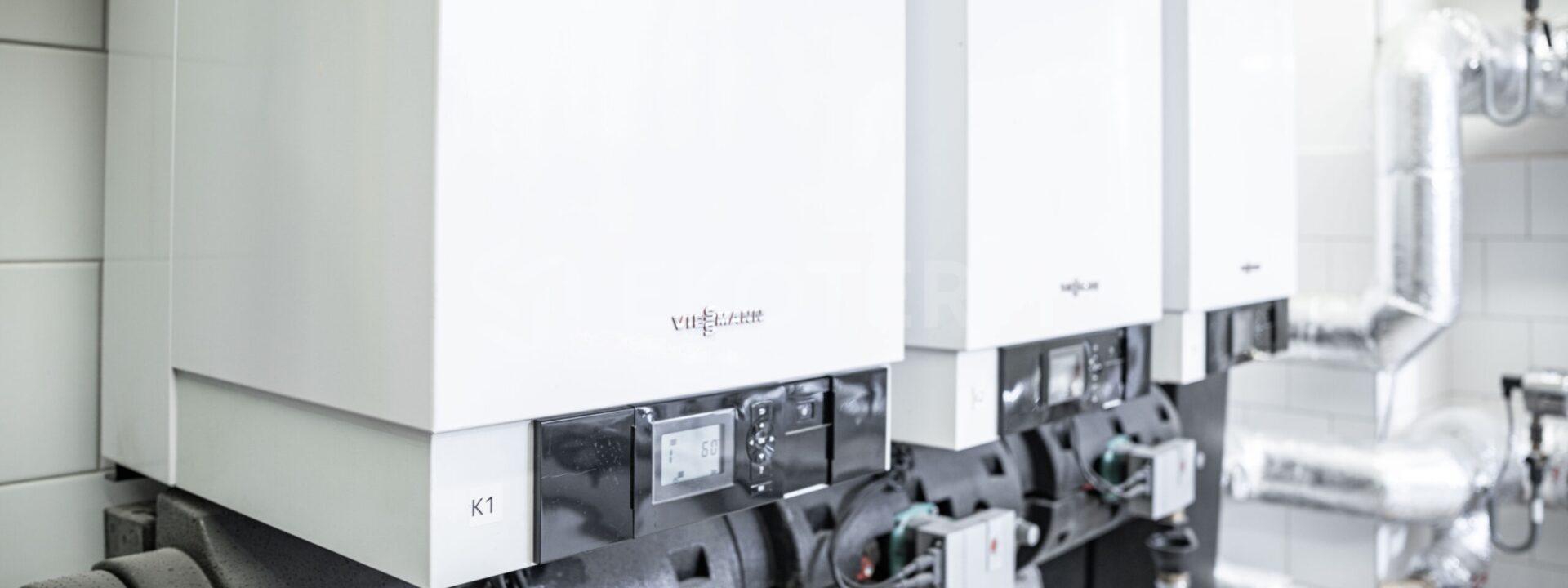 servisní technik EKOTERM při údržbě kotelny – rekonstrukce a modernizace kotelny