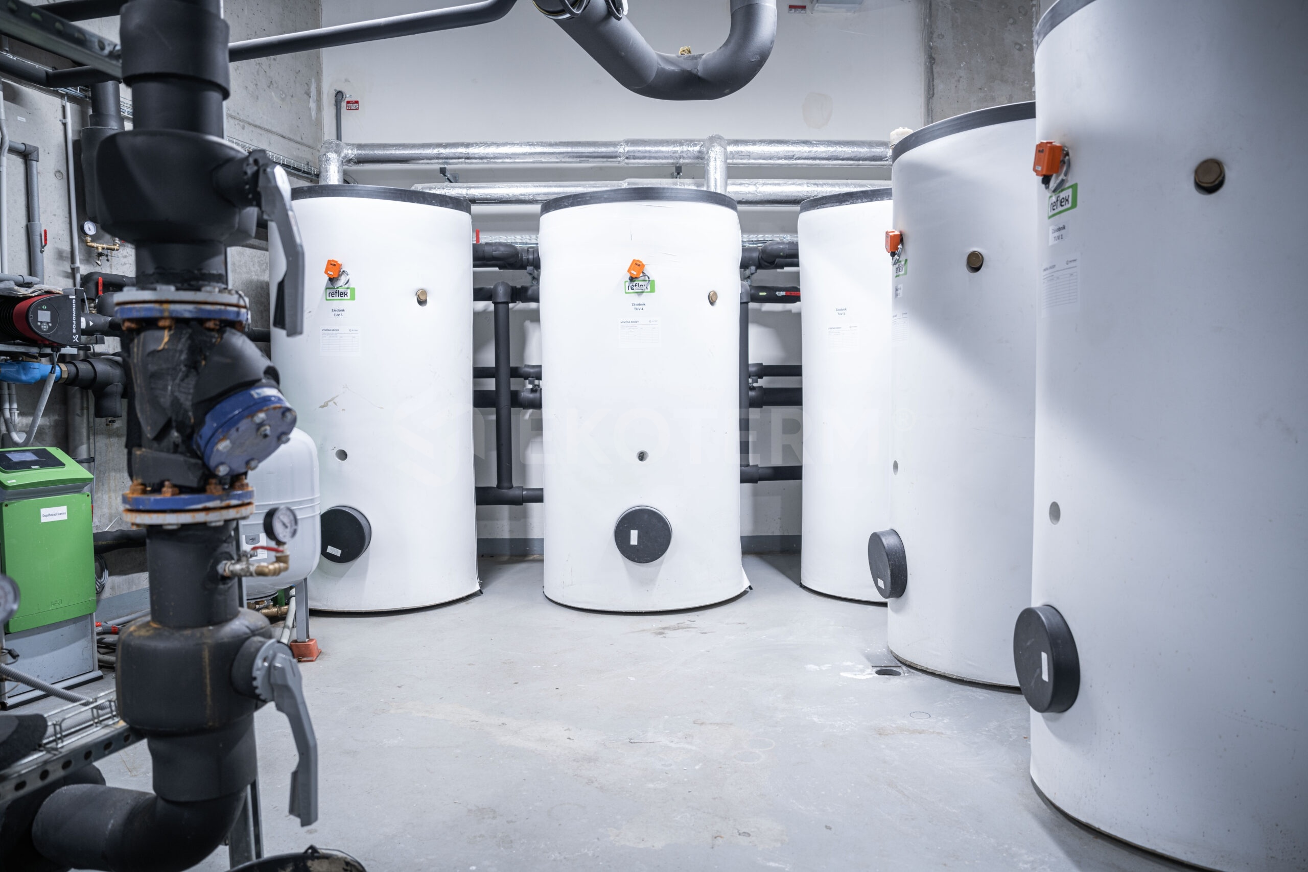 tým EKOTERM při práci v kotelně – rekonstrukce a modernizace kotelny