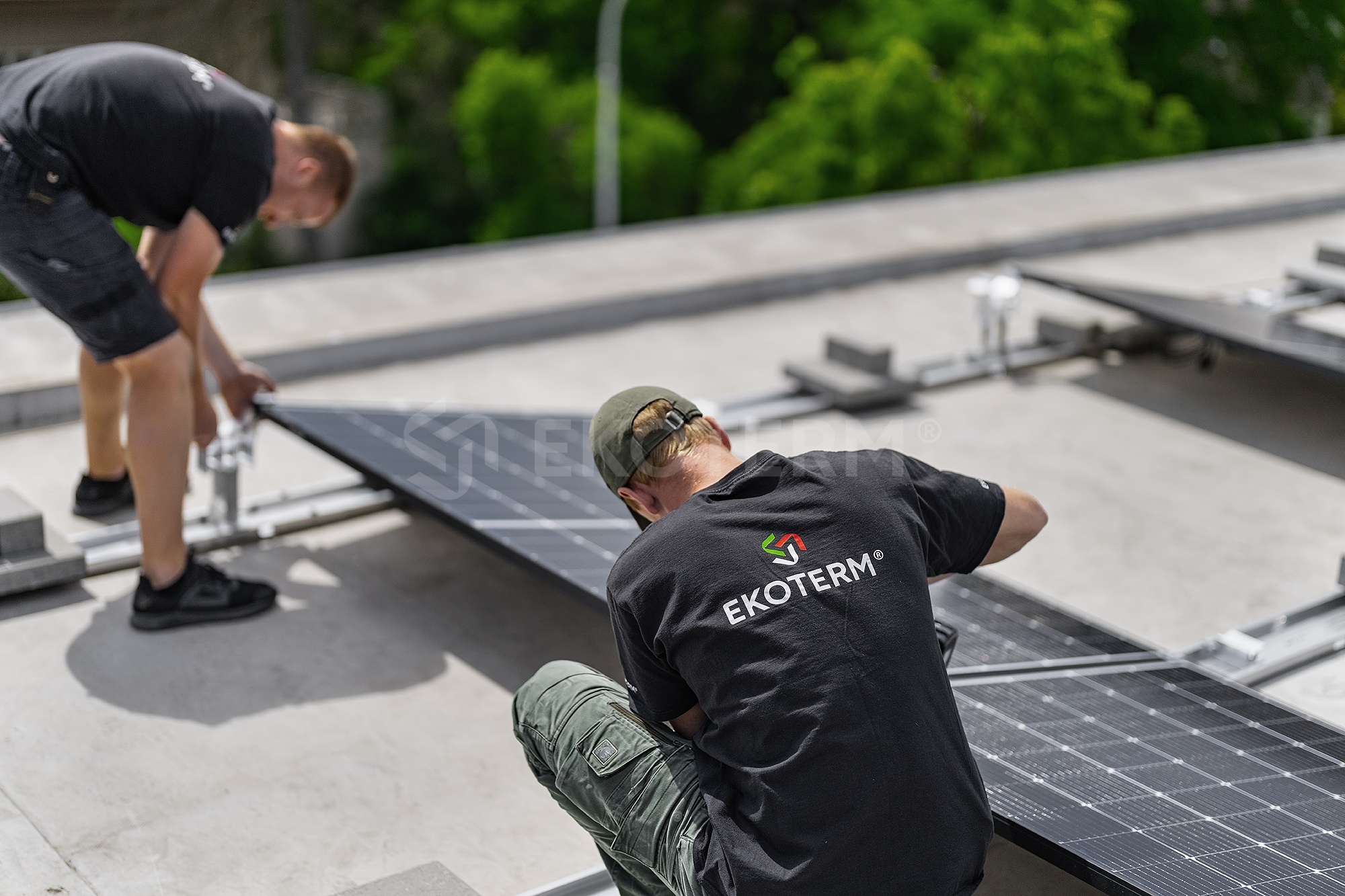 Montáž fotovoltaické elektrárny na bytovém domě