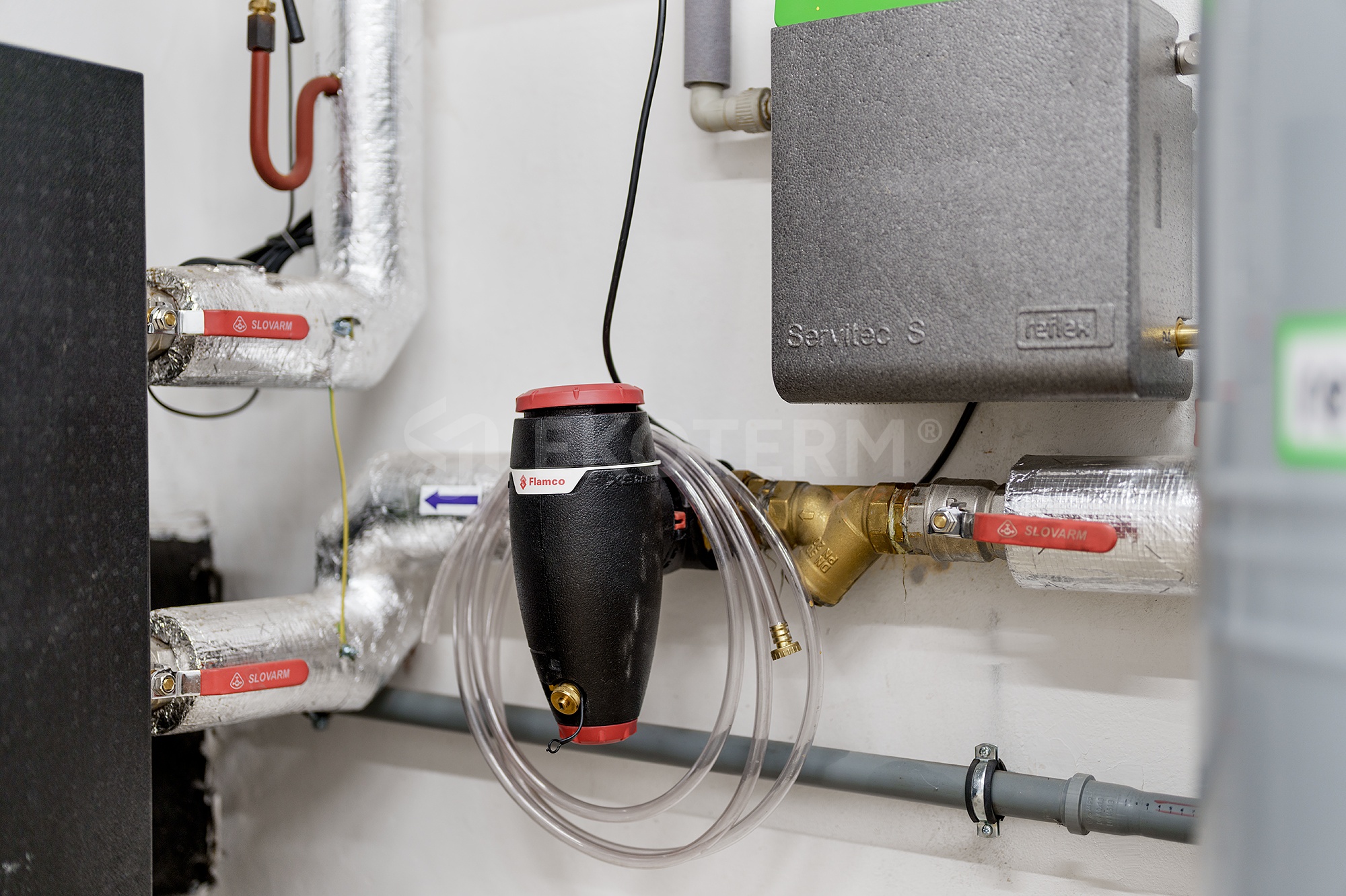 rekonstrukce kotelny 100 kW bytový dům Nusle – rozvodné potrubí v kotelně