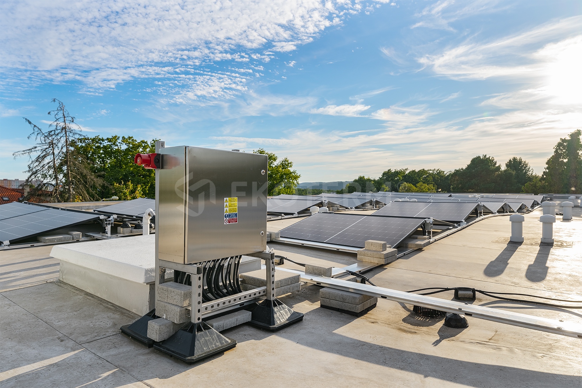 Kovový rozvaděč fotovoltaické elektrárny