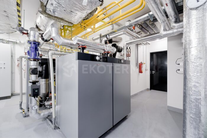 rekonstrukce kotelny 800 kW bytový dům Sacre Coeur – rozvodné potrubí v kotelně